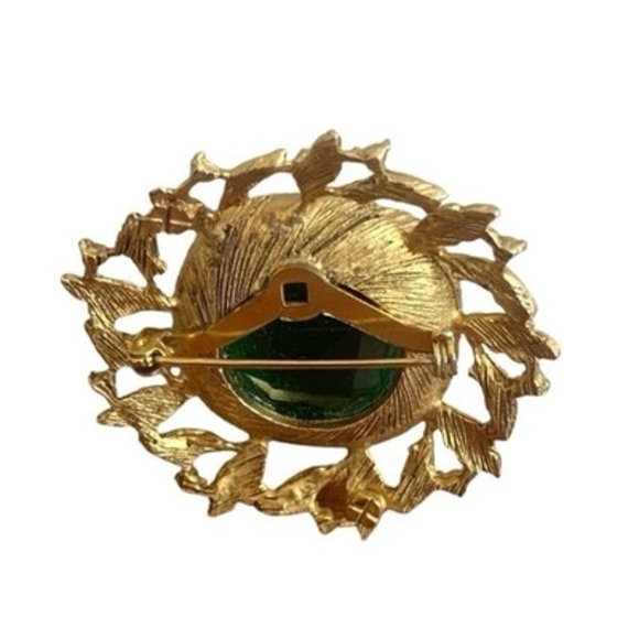 Vintage Victorian Style Green Rhinestone Brooch Gold Tone Pin Costume Jewelry VG - Picture 3 of 3